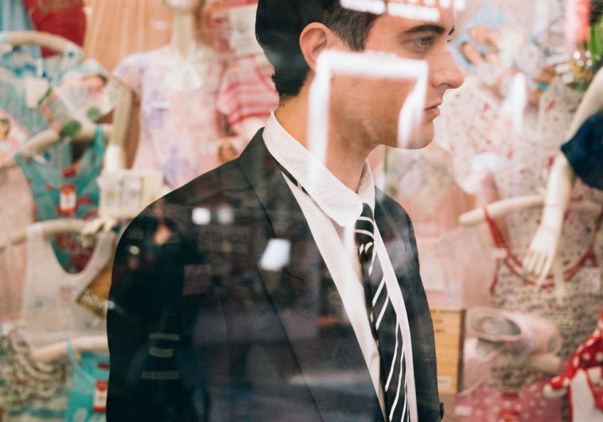 AUREA - VESTIR - Oficinistas Extraterrestres Transpirados - Ph Dagurke - Est Joaco Diaz